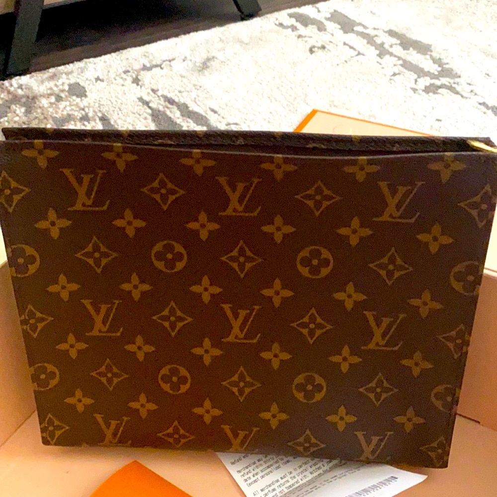 Louis Vuitton Toiletry 19 Monogram Pouch Clutch